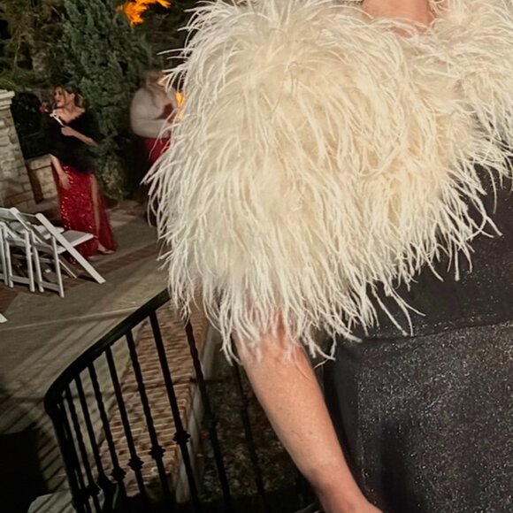Linda Richards Ostrich feather shoulder shrug - Picture 4 of 6